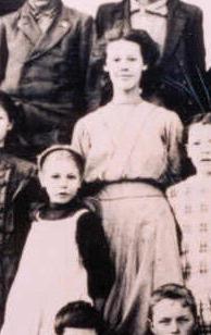 Doris and Effie Whipple in a 
school group photo
